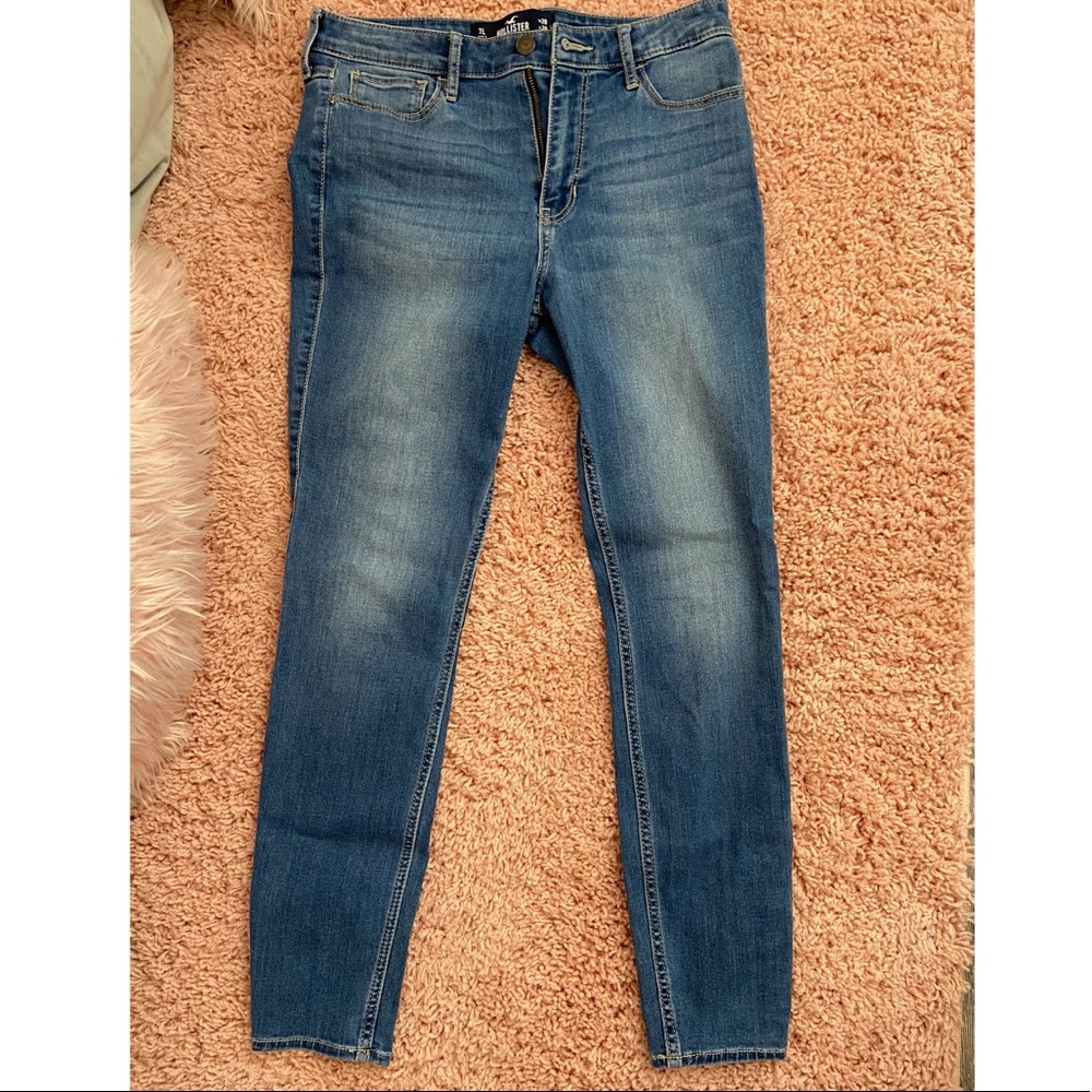 Size 7 Hollister jeans !